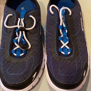 Size 9 men’s water athletic shoe